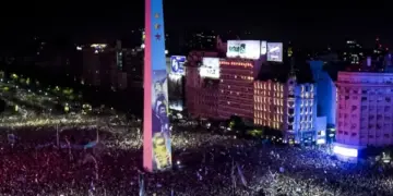 2026 年世界盃足球賽電視轉播畫面與高額權利金數據分析圖